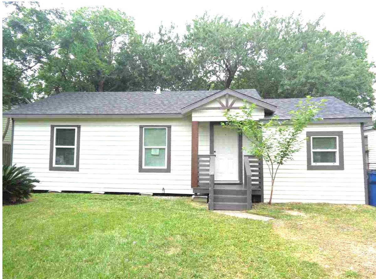 House for rent at 221 18th Ave, Texas City, TX 77590