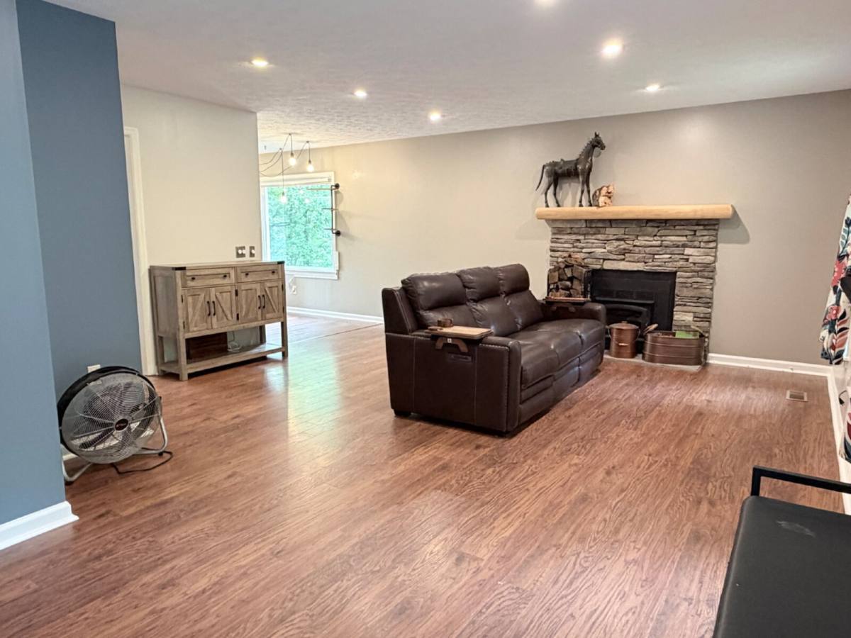 House for rent at 602 Beechwood Lakes Dr, Hendersonville, NC 28792