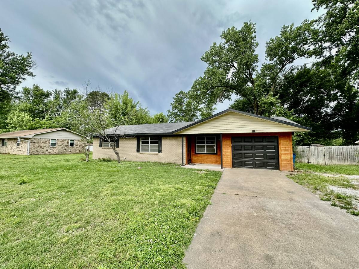 House for rent at 1202 SE E St, Bentonville, AR 72712