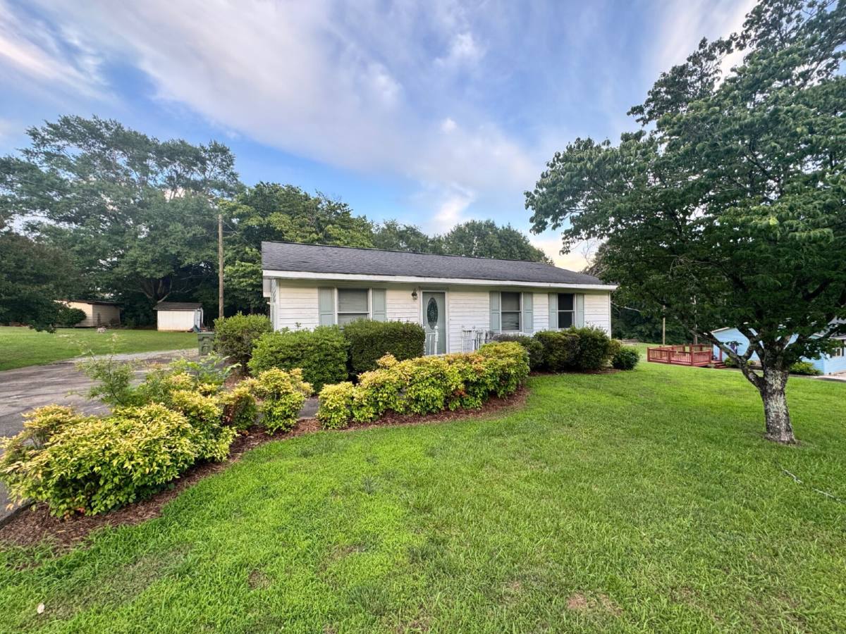 House for rent at 105 Oakmont 2 Dr, West Union, SC 29696
