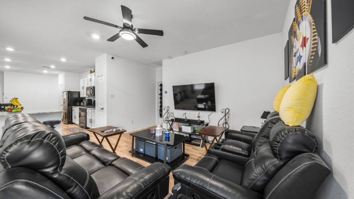 House for rent at 10437 Pineland Dr, Willis, TX 77378