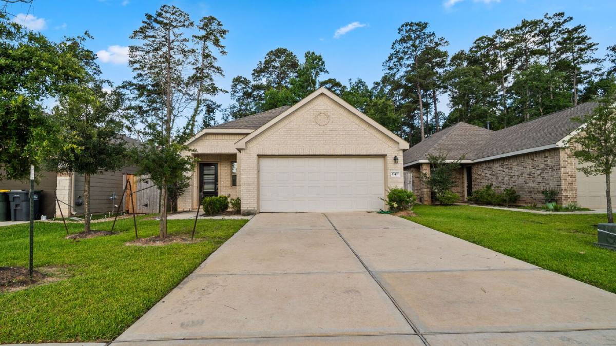 House for rent at 10437 Pineland Dr, Willis, TX 77378