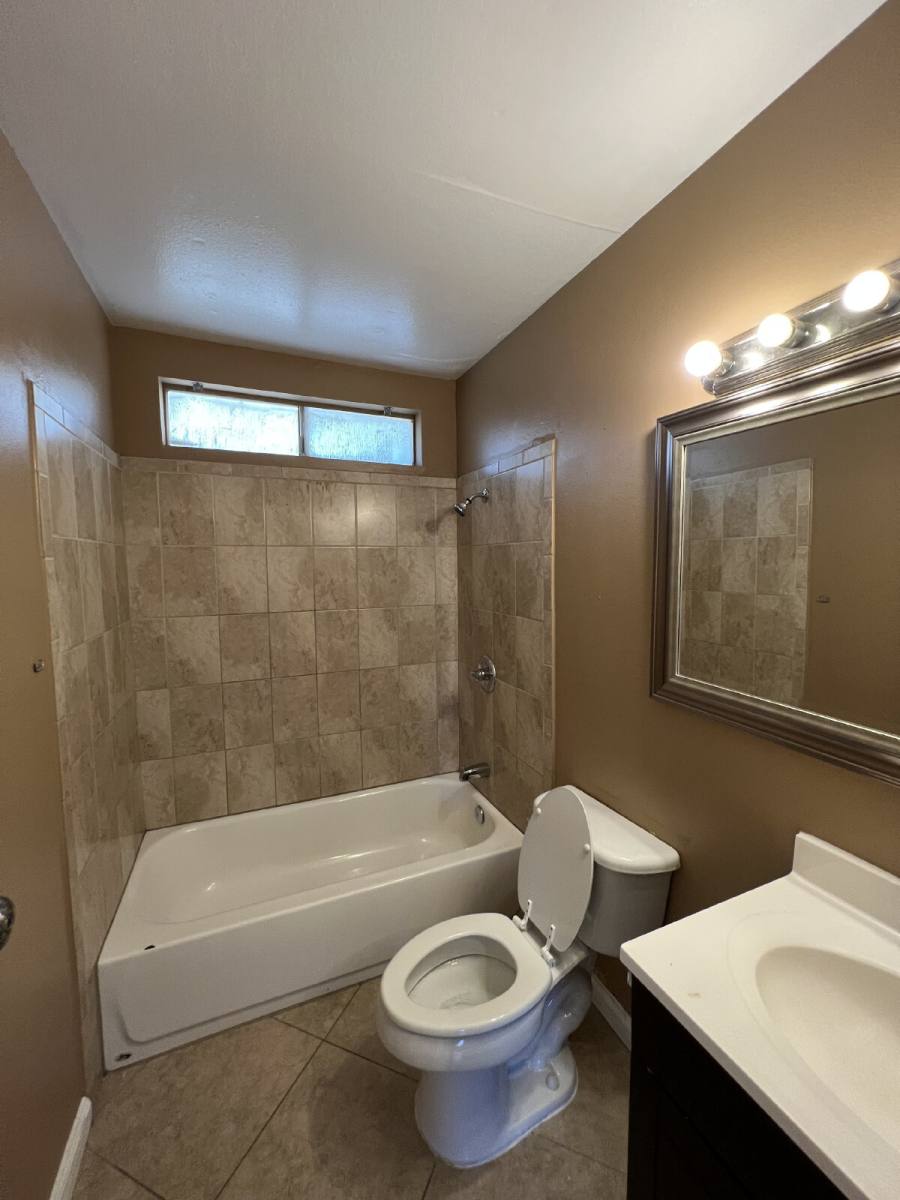 House for rent at 16510 Lakeshore Dr, Lake Elsinore, CA 92530