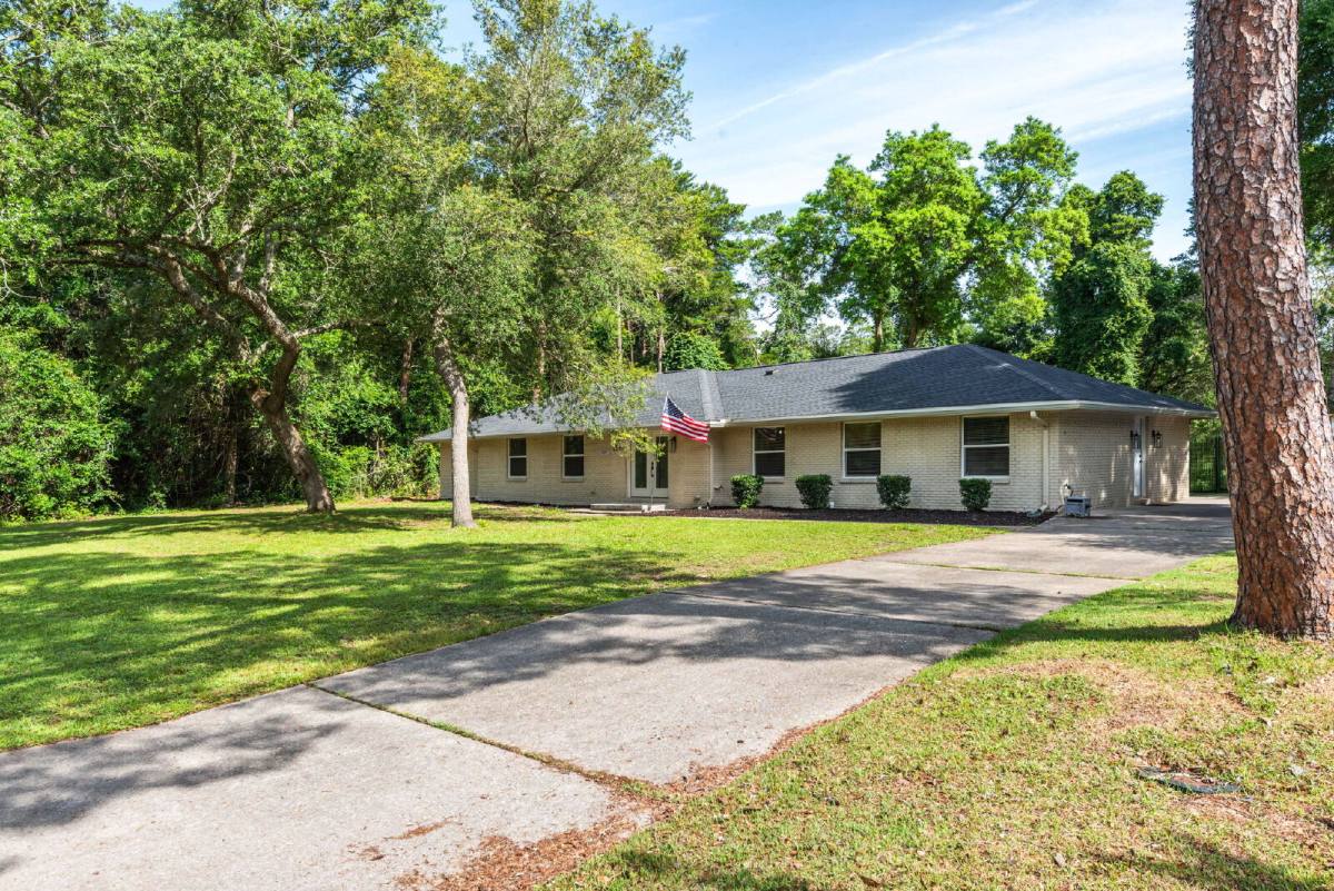 House for rent at 2507 Edgewater Dr, Niceville, FL 32578
