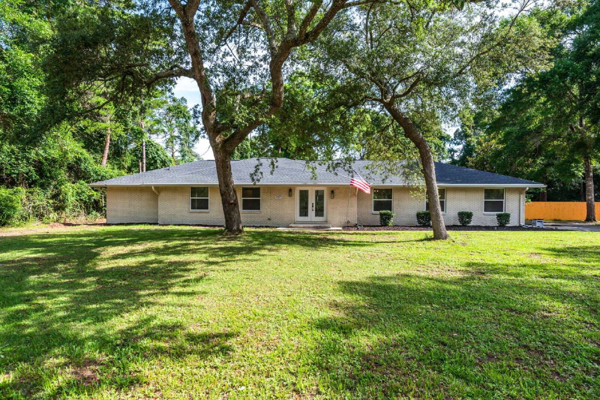 House for rent at 2507 Edgewater Dr, Niceville, FL 32578