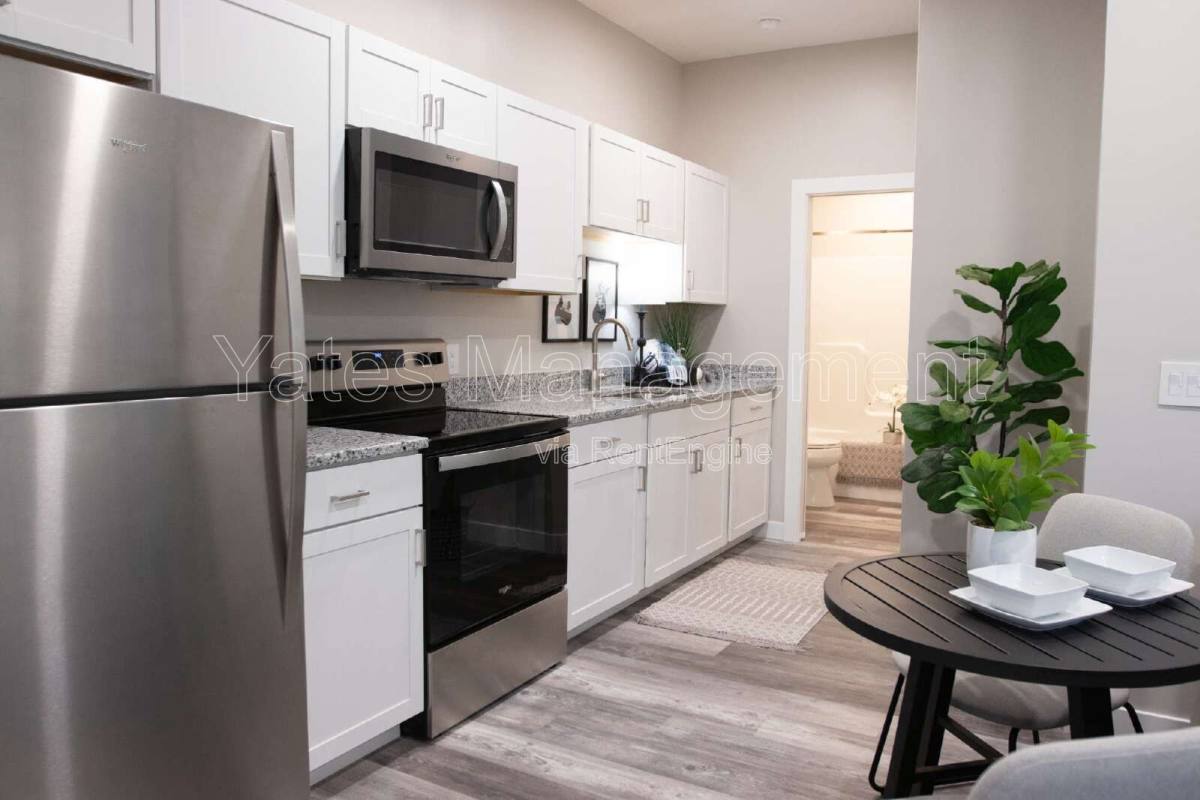 Apartment for rent at 411 W McPherson Ave, Findlay, OH 45840
