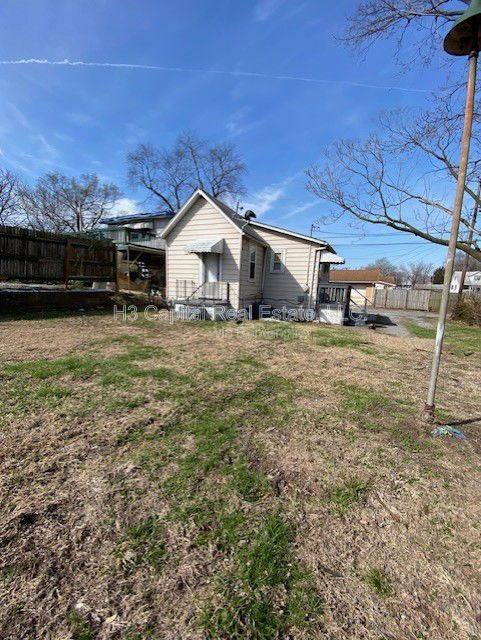 House for rent at 809 Greenwood St, Madison, IL 62060