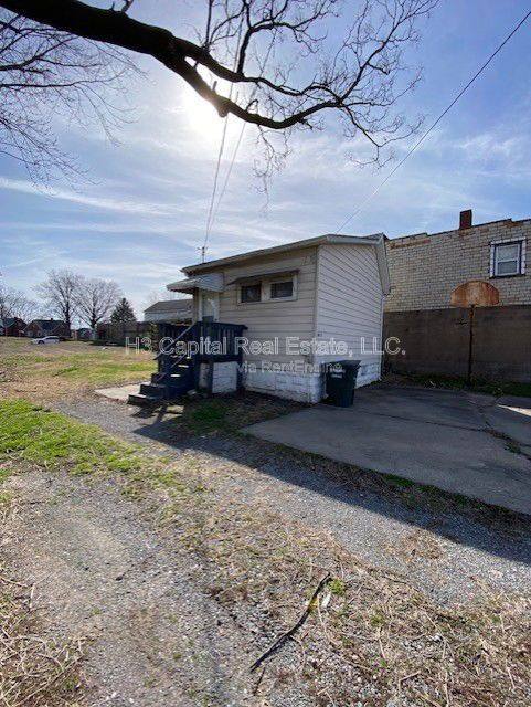 House for rent at 809 Greenwood St, Madison, IL 62060