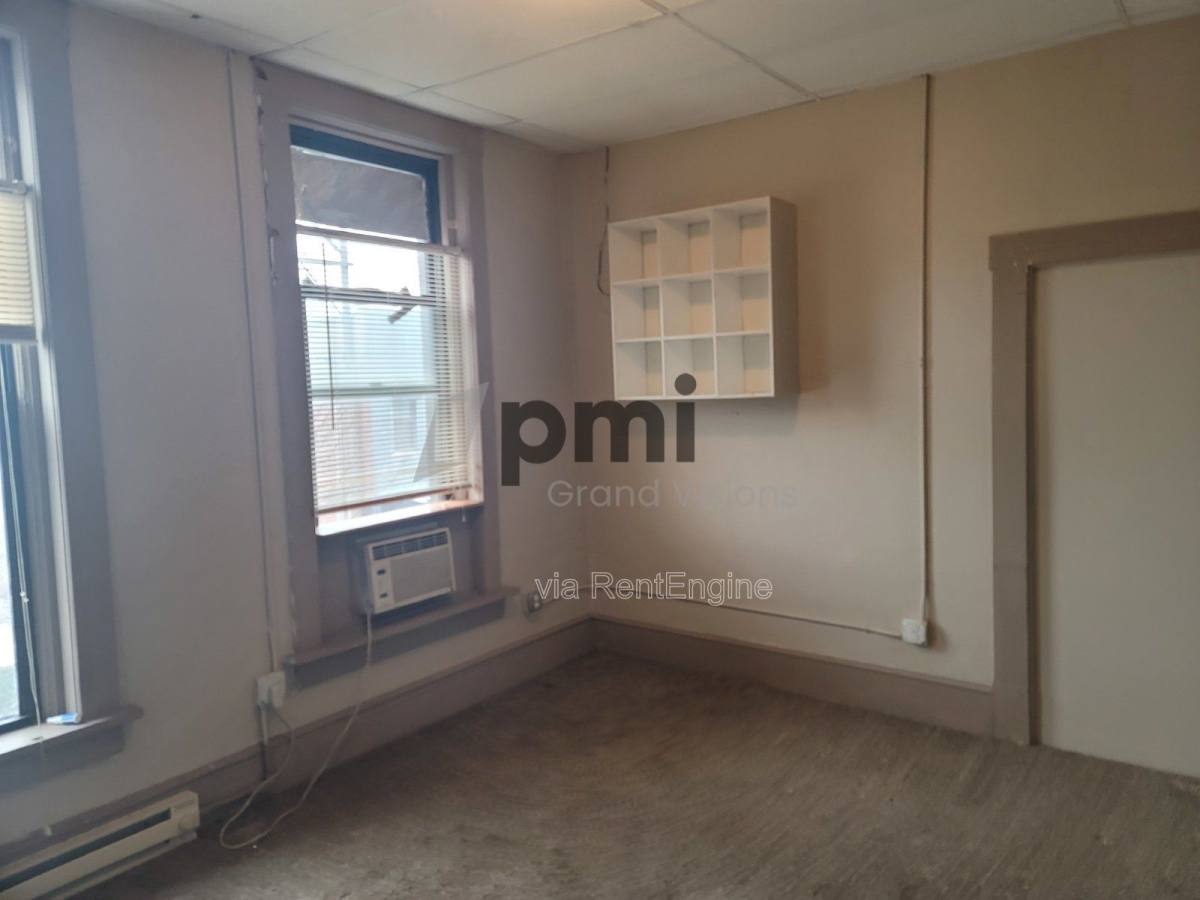 Apartment for rent at 601 Monroe Ave #8, Charleston, IL 61920
