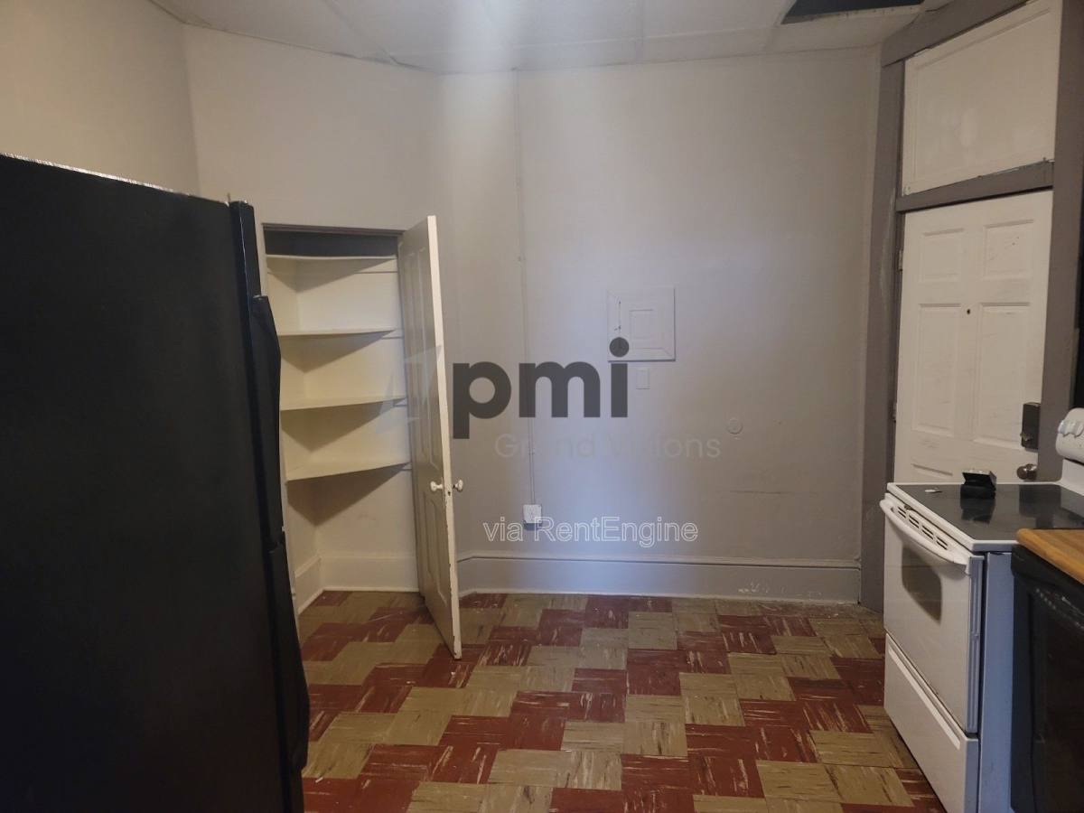 Apartment for rent at 601 Monroe Ave #8, Charleston, IL 61920