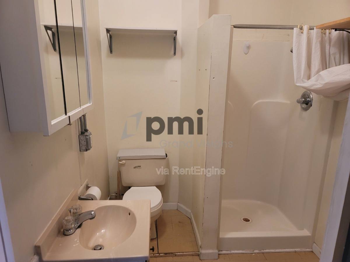 Apartment for rent at 601 Monroe Ave #8, Charleston, IL 61920