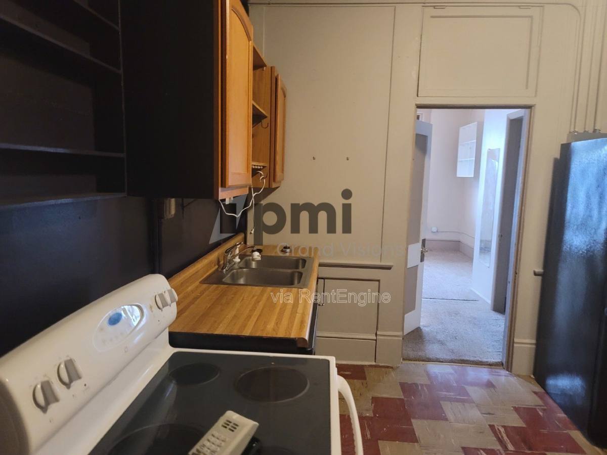 Apartment for rent at 601 Monroe Ave #8, Charleston, IL 61920