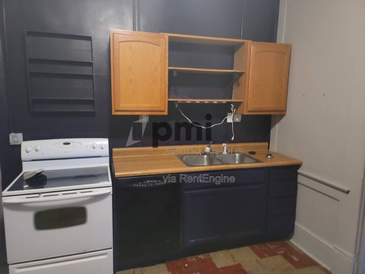 Apartment for rent at 601 Monroe Ave #8, Charleston, IL 61920