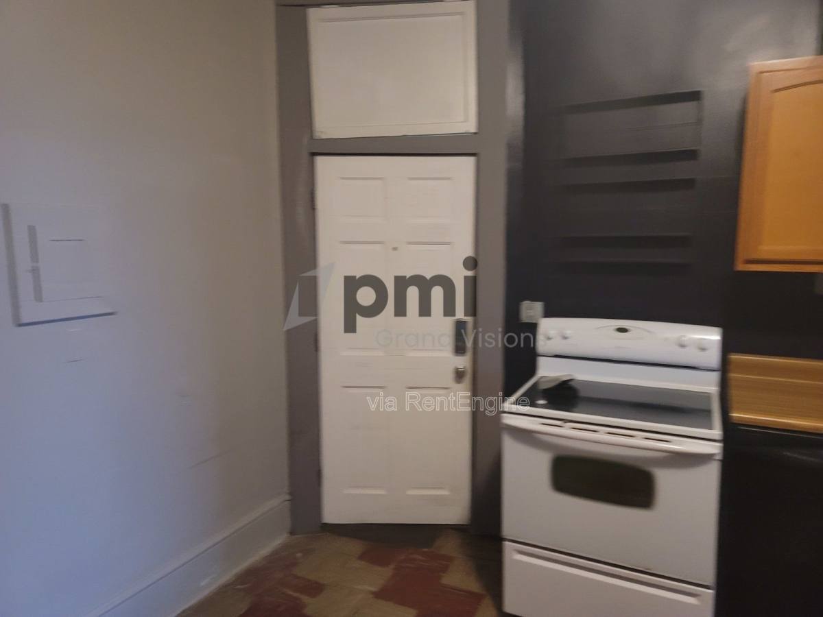 Apartment for rent at 601 Monroe Ave #8, Charleston, IL 61920