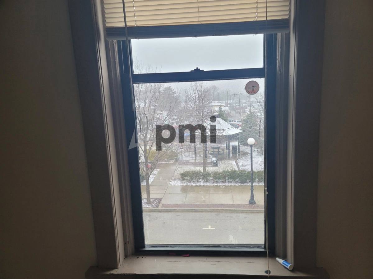 Apartment for rent at 601 Monroe Ave #8, Charleston, IL 61920