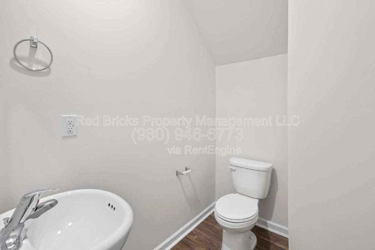 Townhouse for rent at 9128 Lowfalls Lane, Charlotte, NC 28216