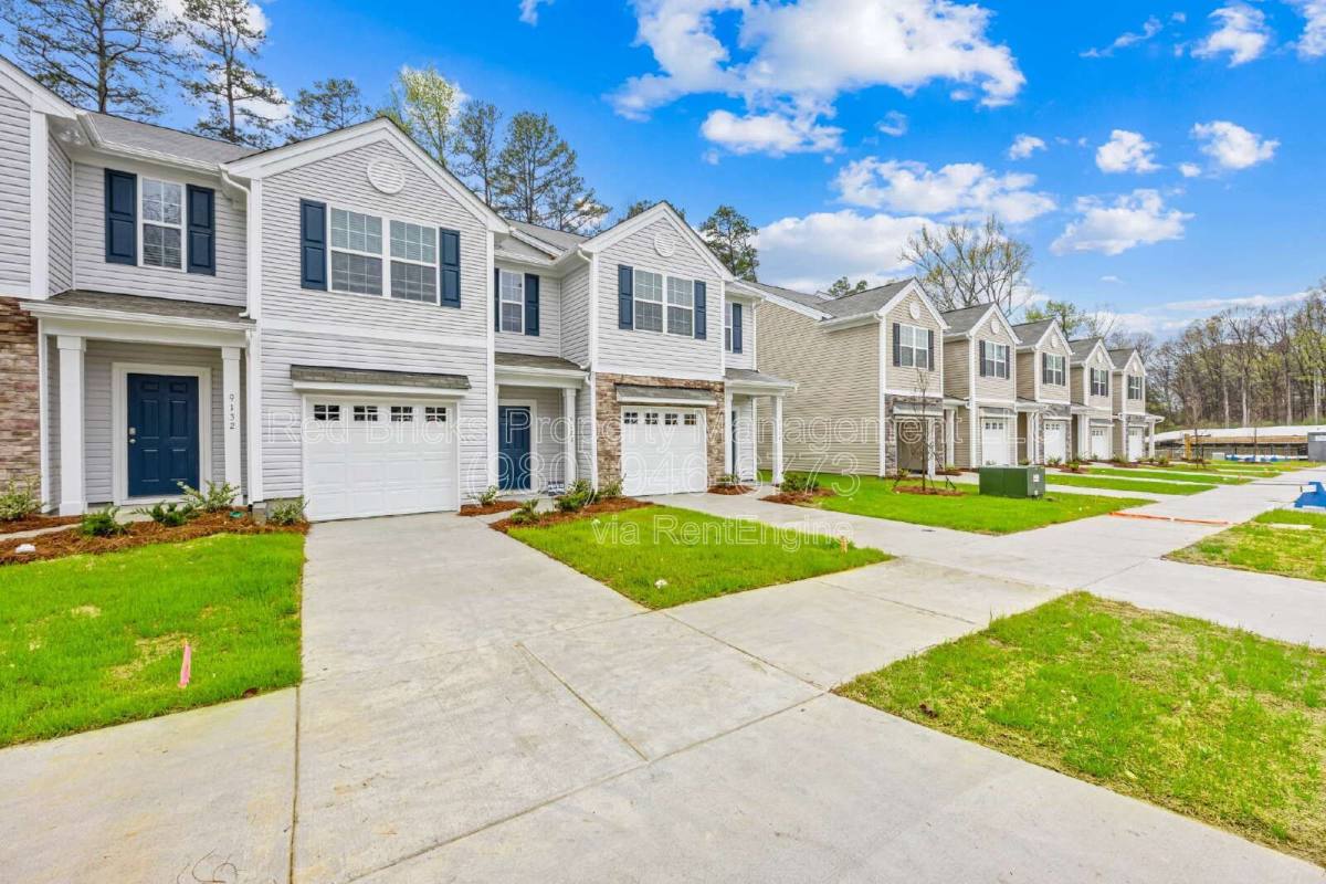 Townhouse for rent at 9128 Lowfalls Lane, Charlotte, NC 28216