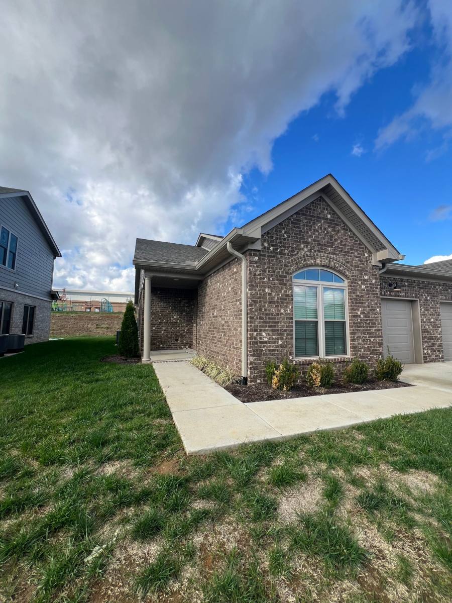 Townhouse for rent at 556 Cumberland Pointe Lane, Bowling Green, KY 42103