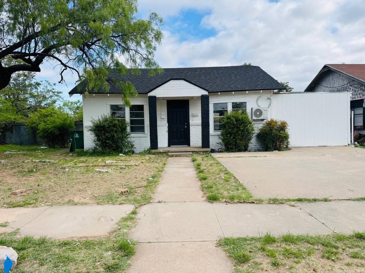 House for rent at 66 E Ave #G, San Angelo, TX 76903