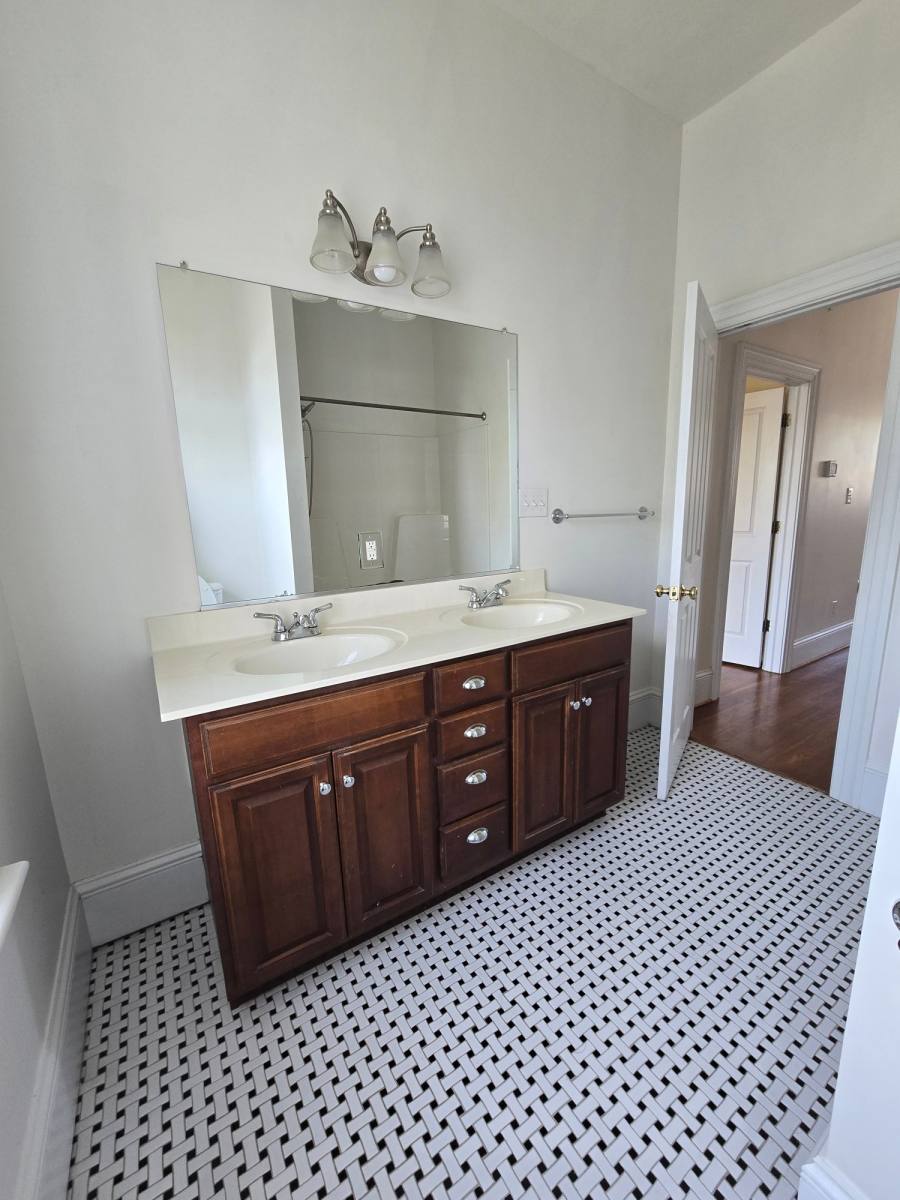 Apartment for rent at 1415 Grove Ave #A, Richmond, VA 23220