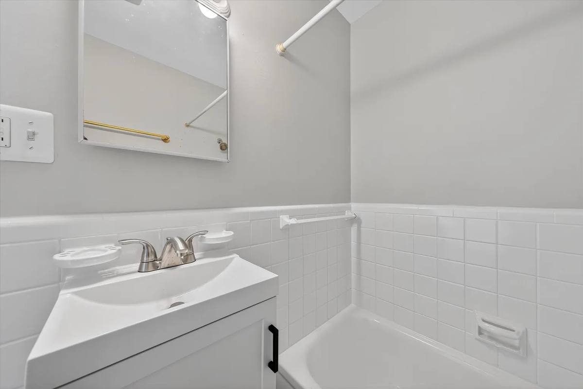 Apartment for rent at 23 W Burdick St #4, Oxford, MI 48371