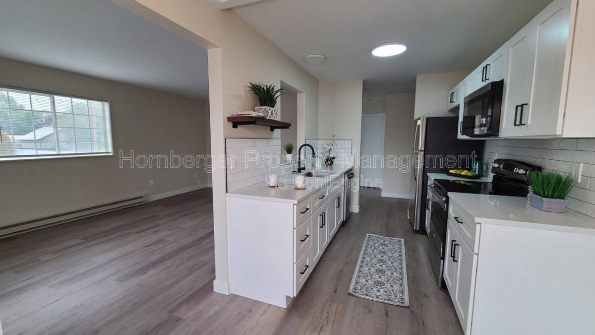 Apartment for rent at 1924 N Crestline St #1, Spokane, WA 99207