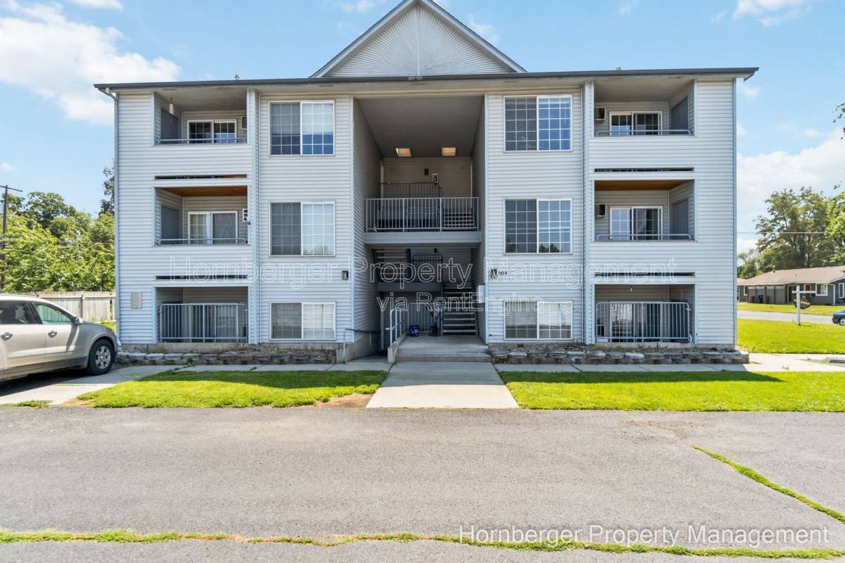 Apartment for rent at 1924 N Crestline St #1, Spokane, WA 99207