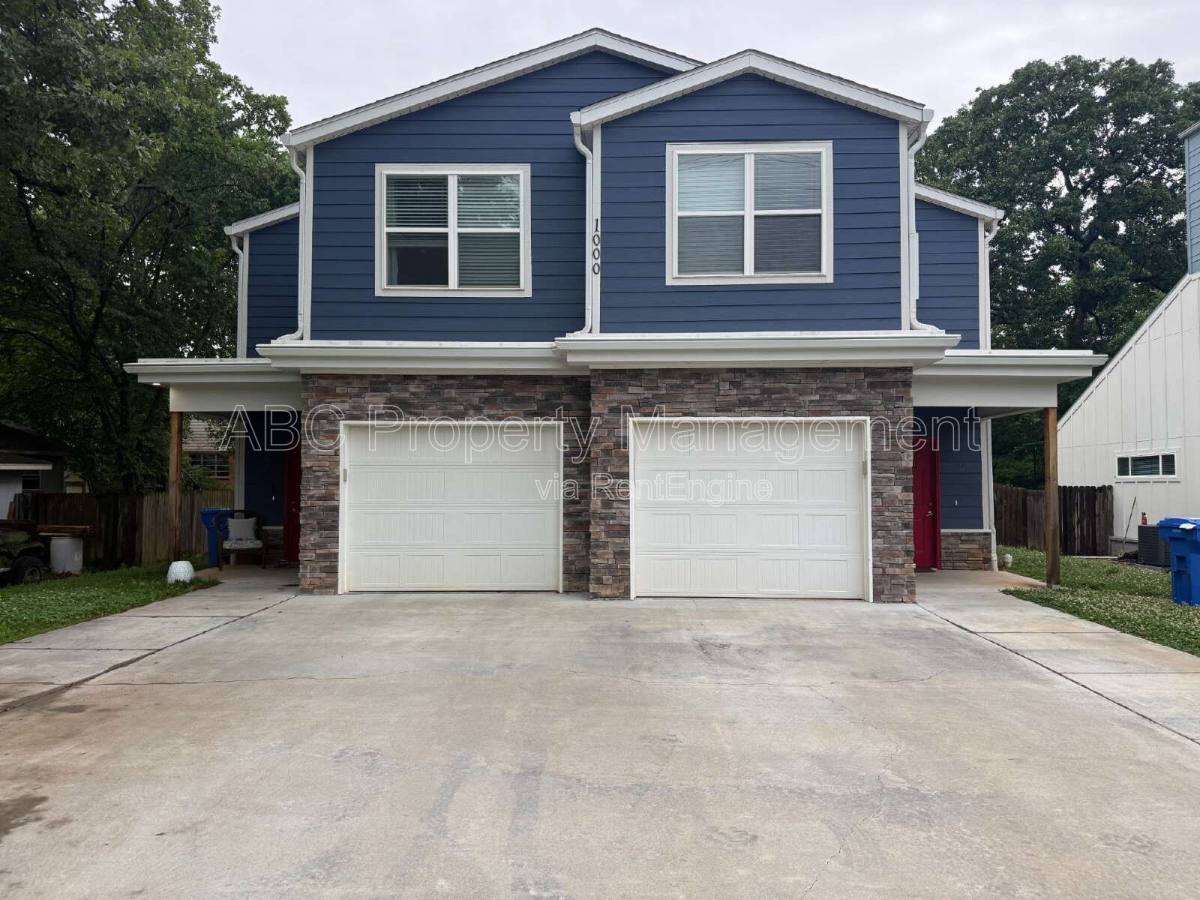 Apartment for rent at 1000 W Hickory St #2, Fayetteville, AR 72703