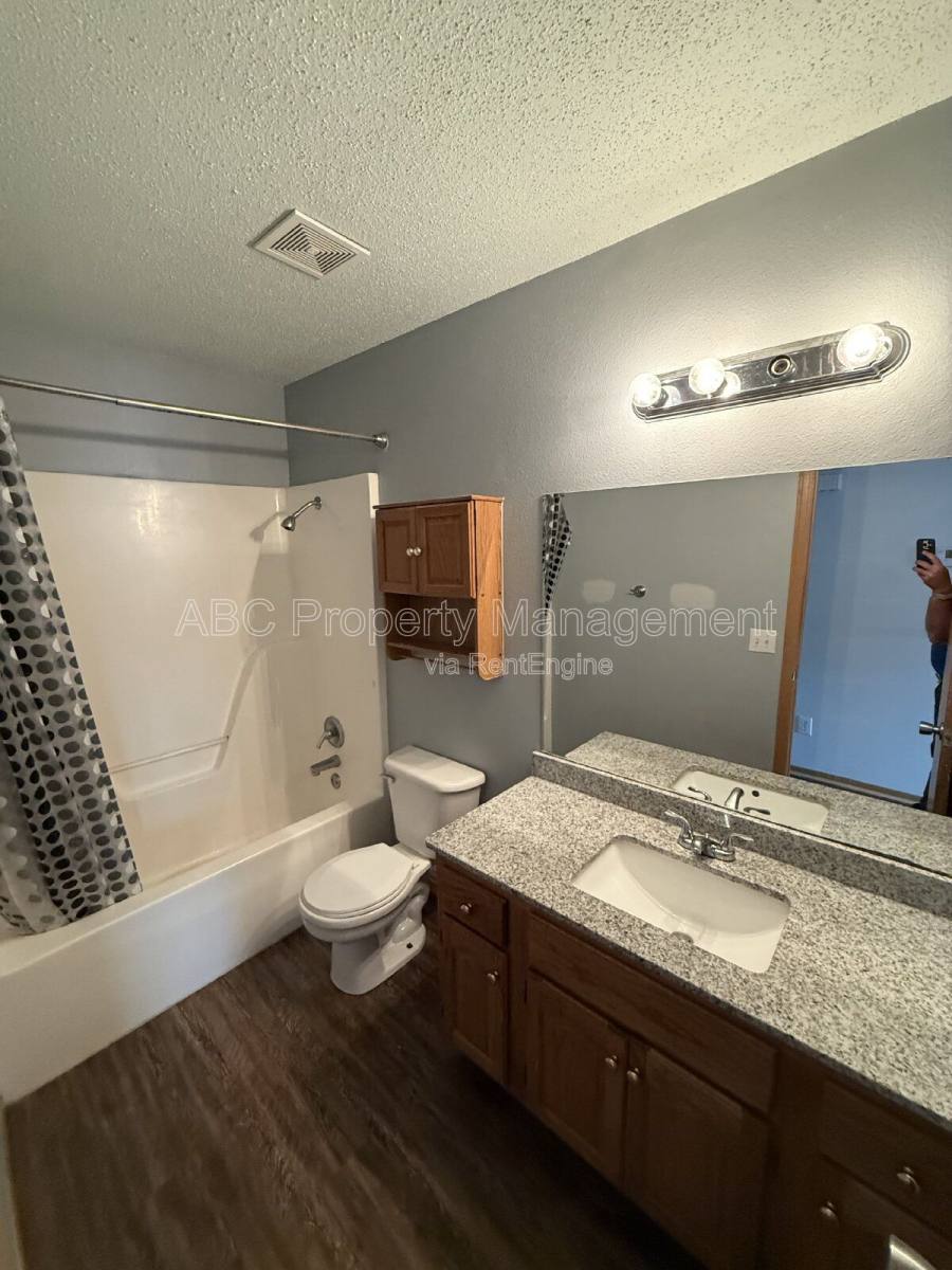 House for rent at 1910 S 18th St, Rogers, AR 72758