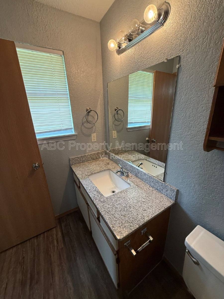 House for rent at 1910 S 18th St, Rogers, AR 72758
