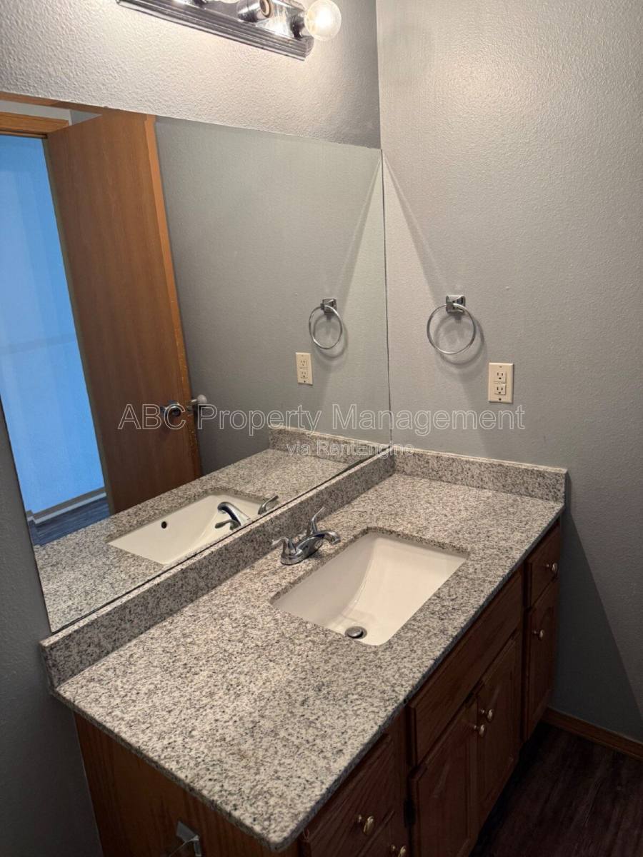 House for rent at 1910 S 18th St, Rogers, AR 72758
