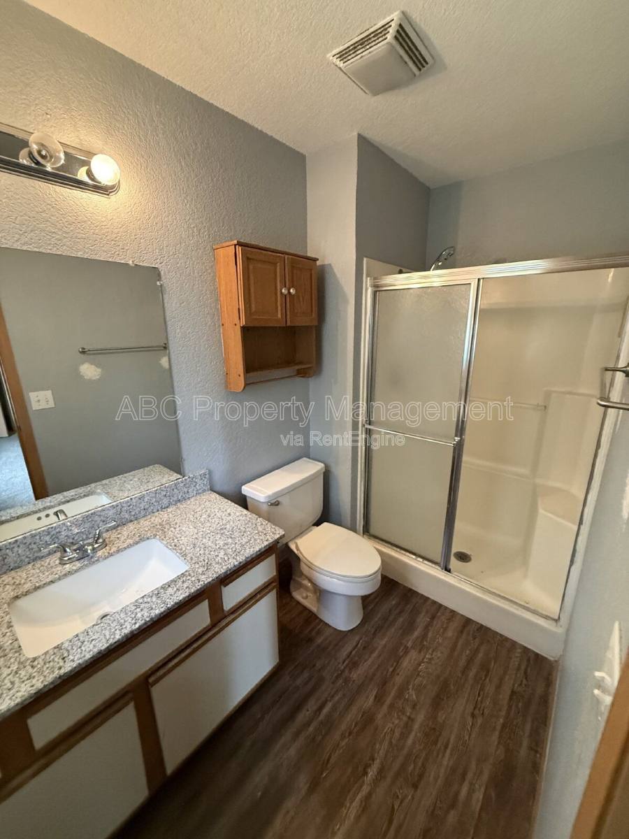 House for rent at 1910 S 18th St, Rogers, AR 72758