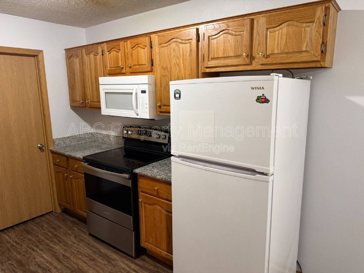 House for rent at 1910 S 18th St, Rogers, AR 72758