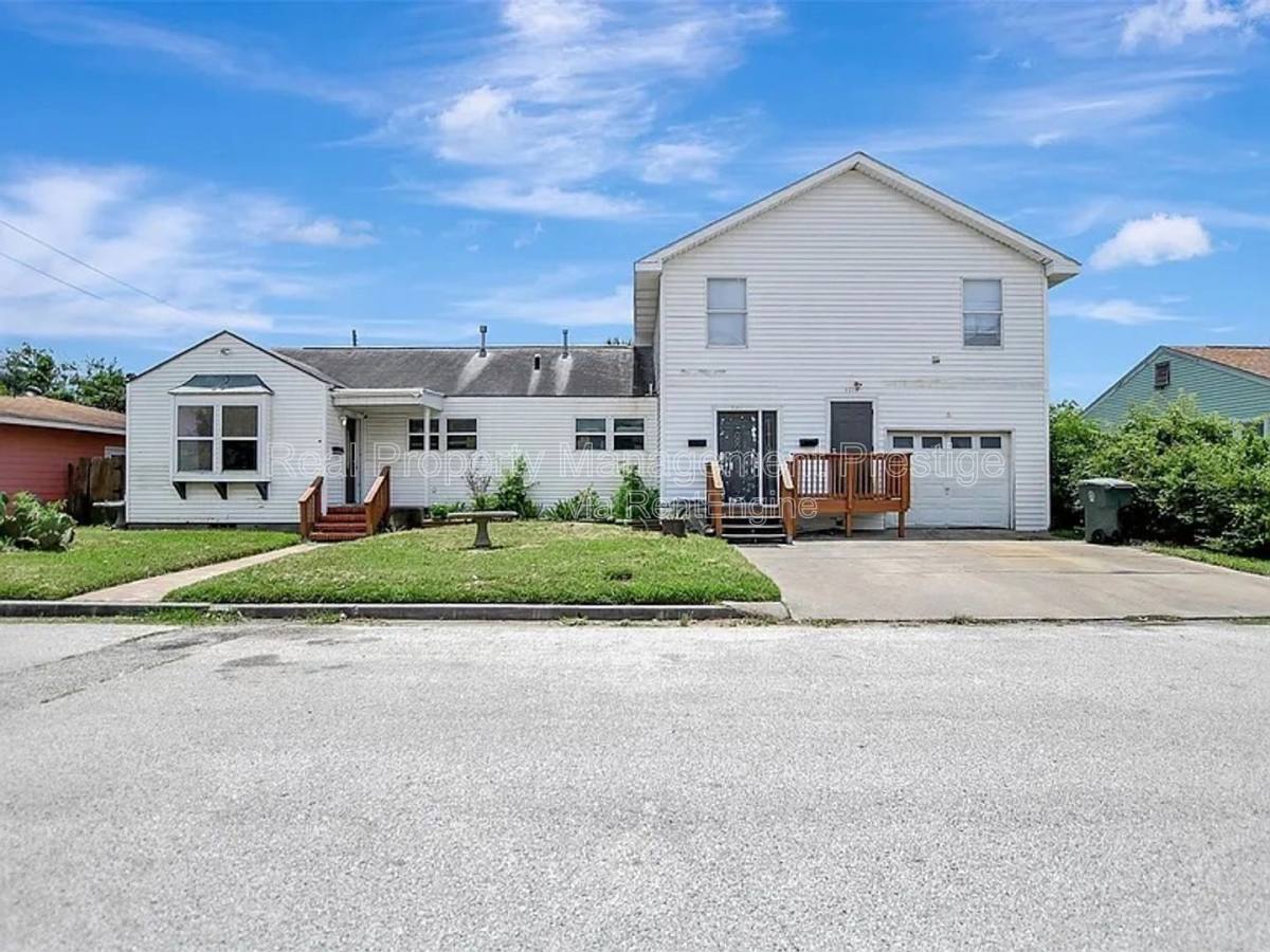 Apartment for rent at 5309 Perry Ave, Galveston, TX 77551