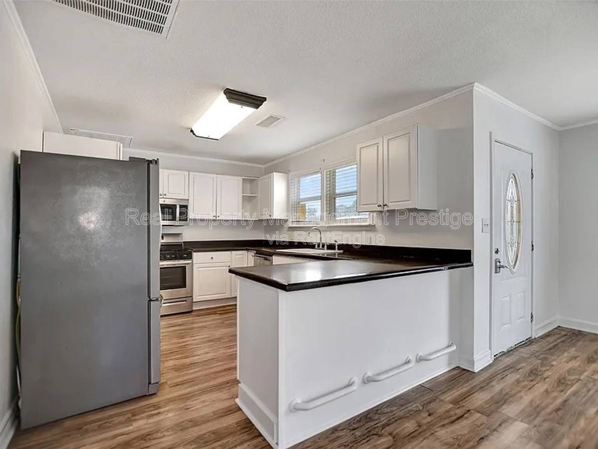 Apartment for rent at 5309 Perry Ave, Galveston, TX 77551