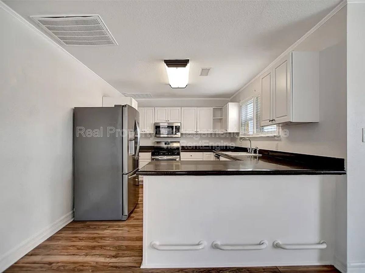 Apartment for rent at 5309 Perry Ave, Galveston, TX 77551