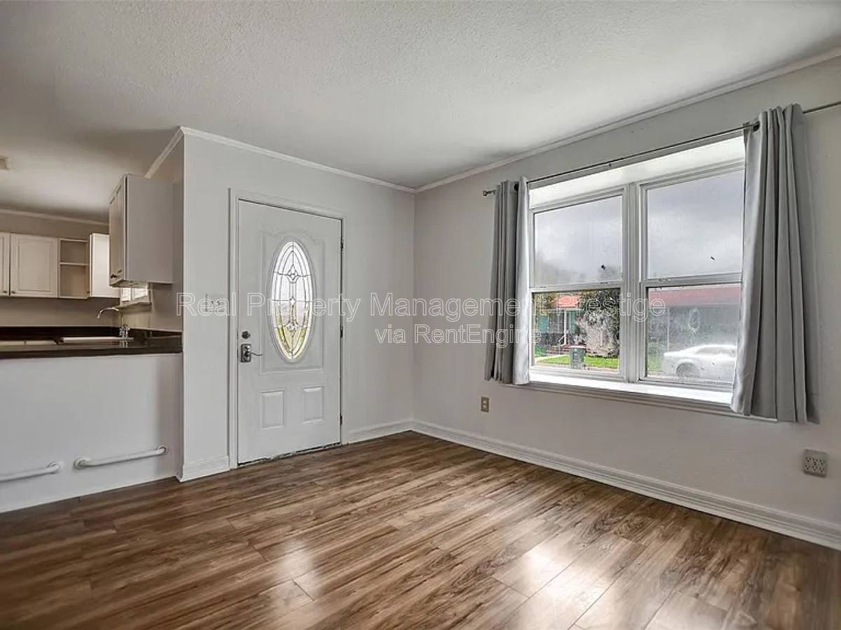 Apartment for rent at 5309 Perry Ave, Galveston, TX 77551