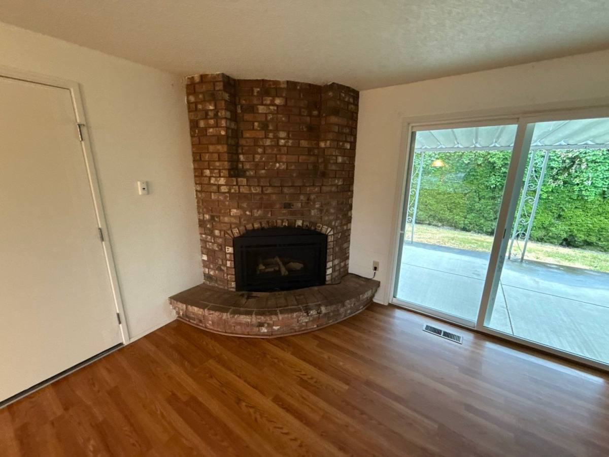 House for rent at 1809 Wallace Rd NW, Salem, OR 97304