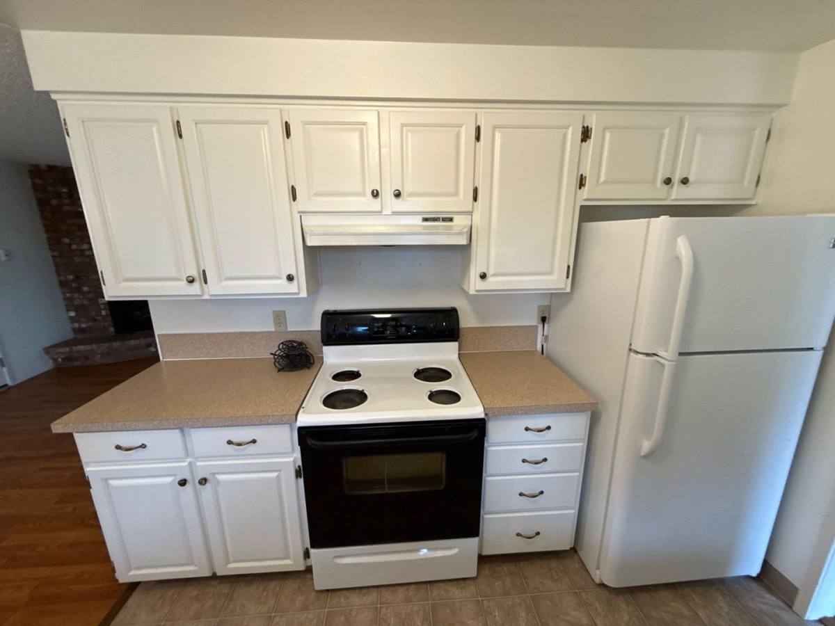 House for rent at 1809 Wallace Rd NW, Salem, OR 97304