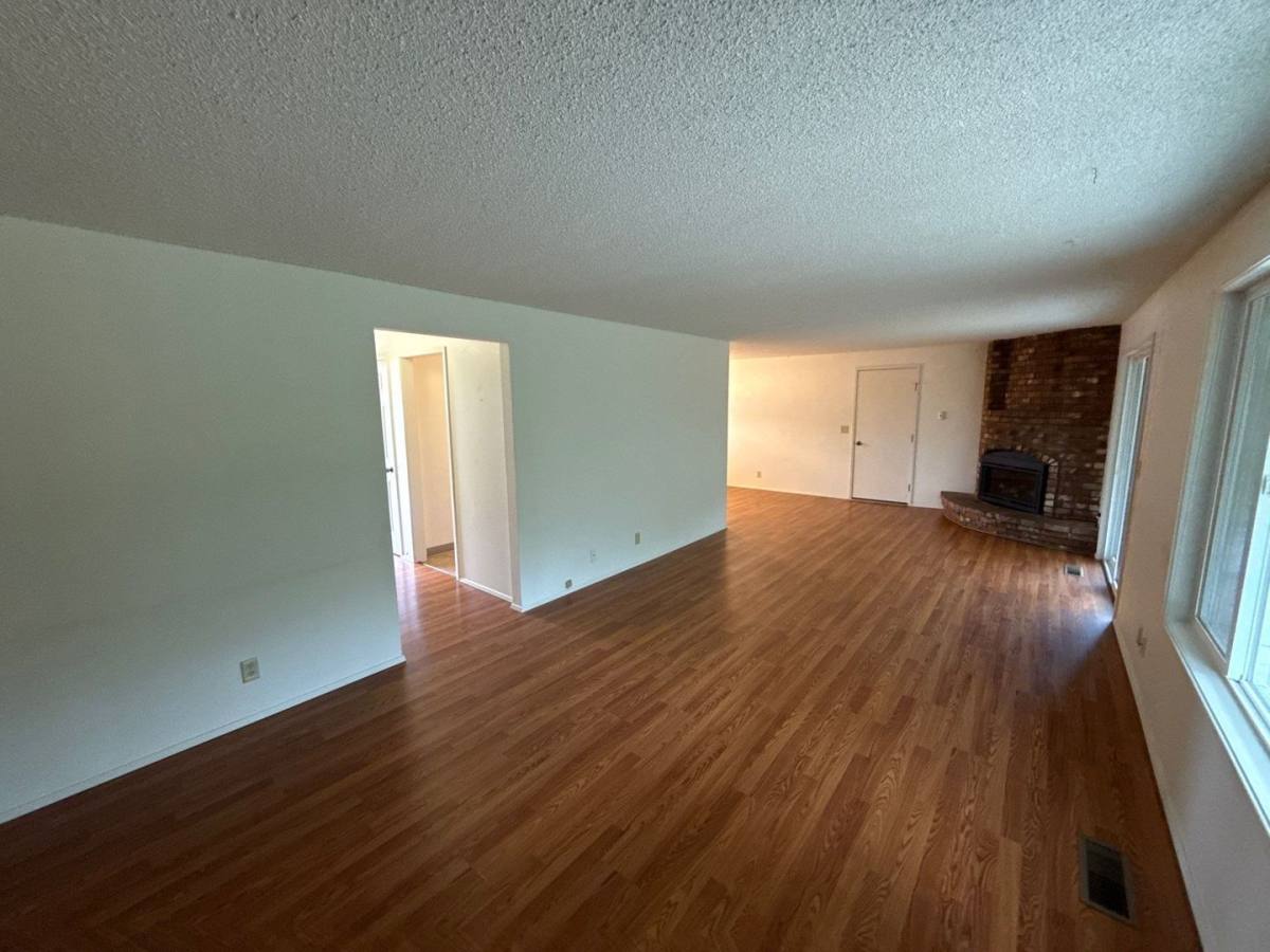 House for rent at 1809 Wallace Rd NW, Salem, OR 97304