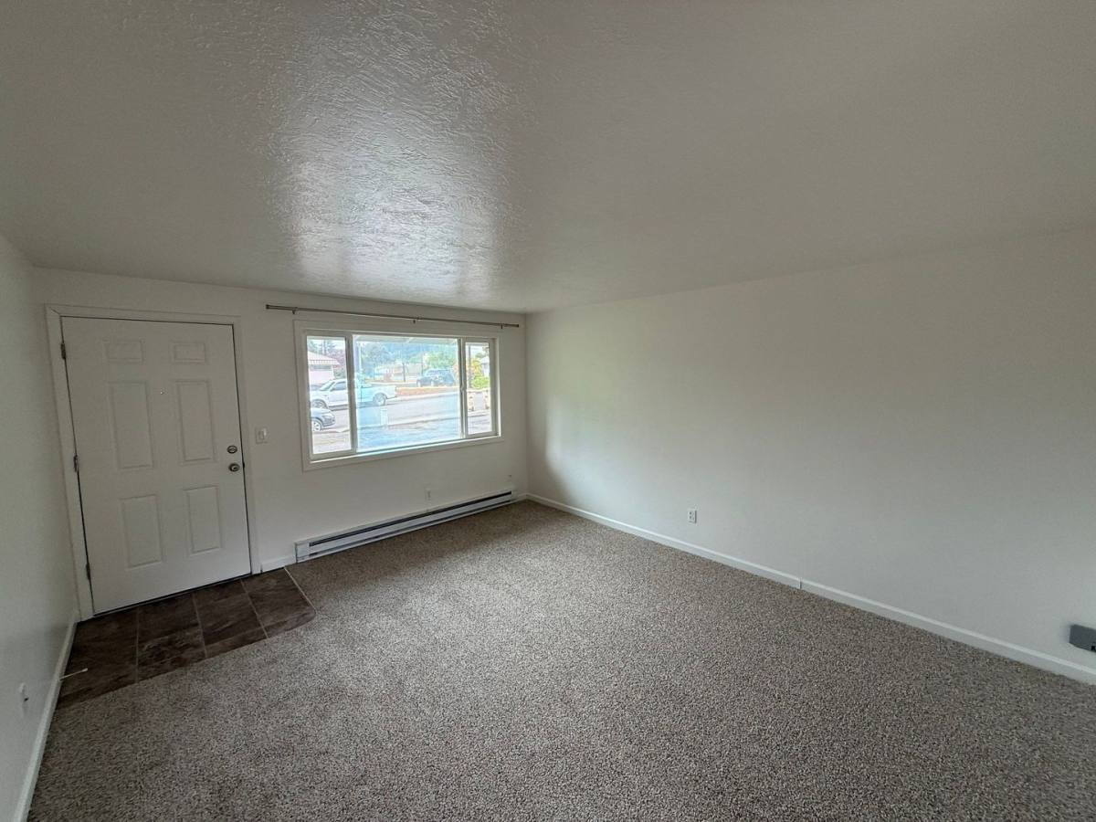 Apartment for rent at 926 SE Uglow Ave #3, Dallas, OR 97338