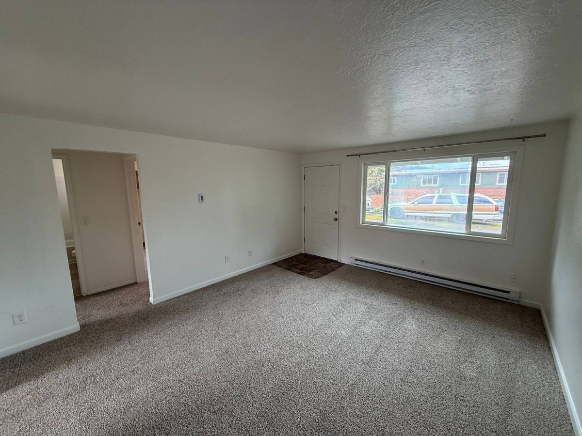 Apartment for rent at 926 SE Uglow Ave #3, Dallas, OR 97338