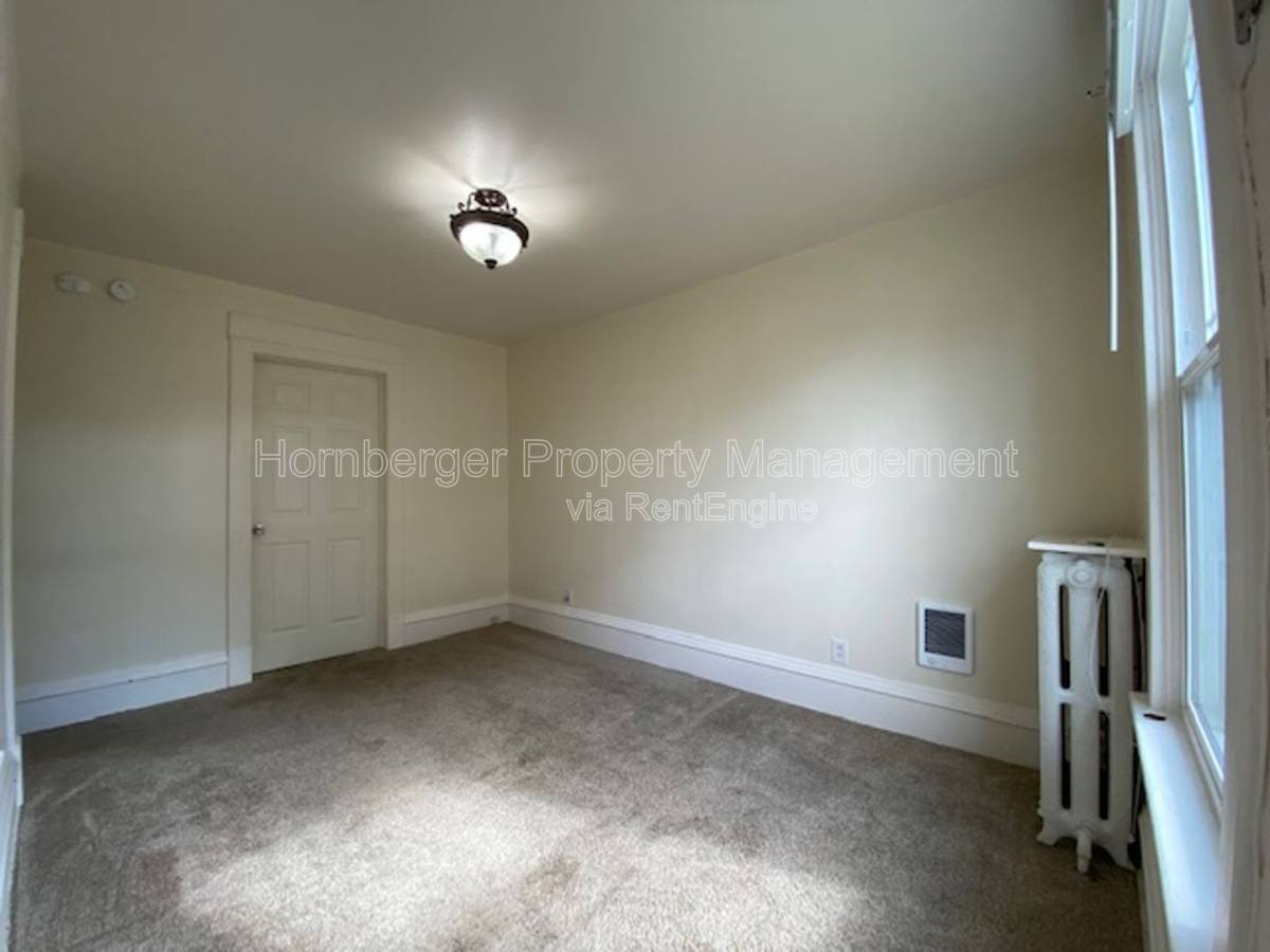 Apartment for rent at 1432 W Knox Ave #1, Spokane, WA 99205