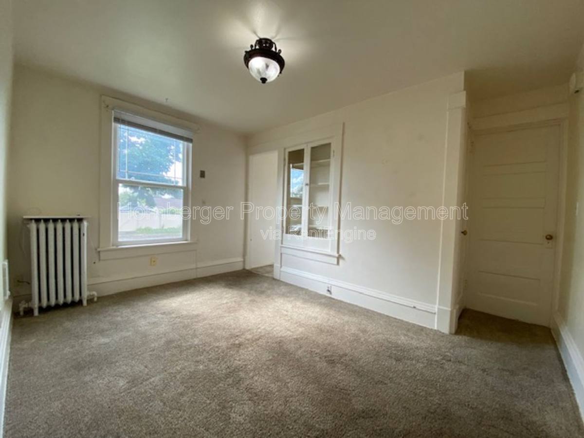 Apartment for rent at 1432 W Knox Ave #1, Spokane, WA 99205