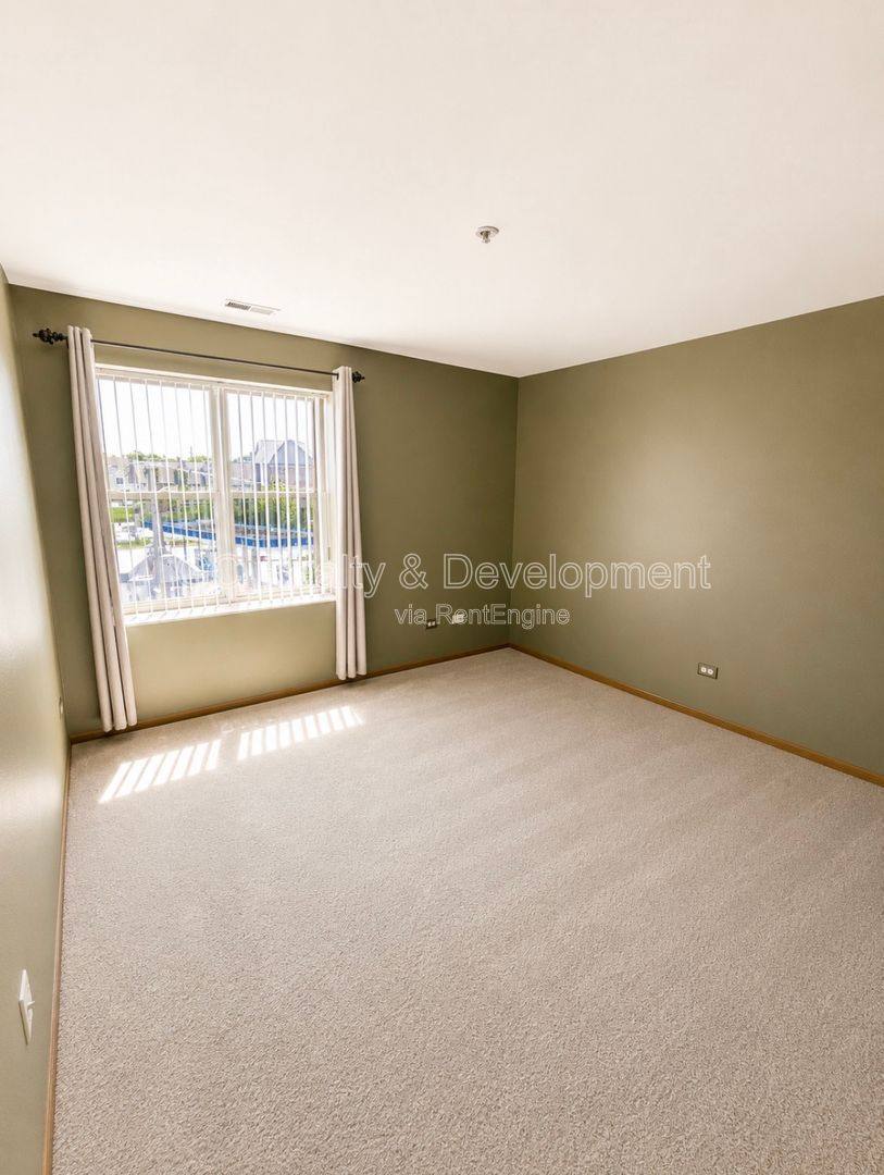 Condo for rent at 57 E Hattendorf Ave #301, Roselle, IL 60172