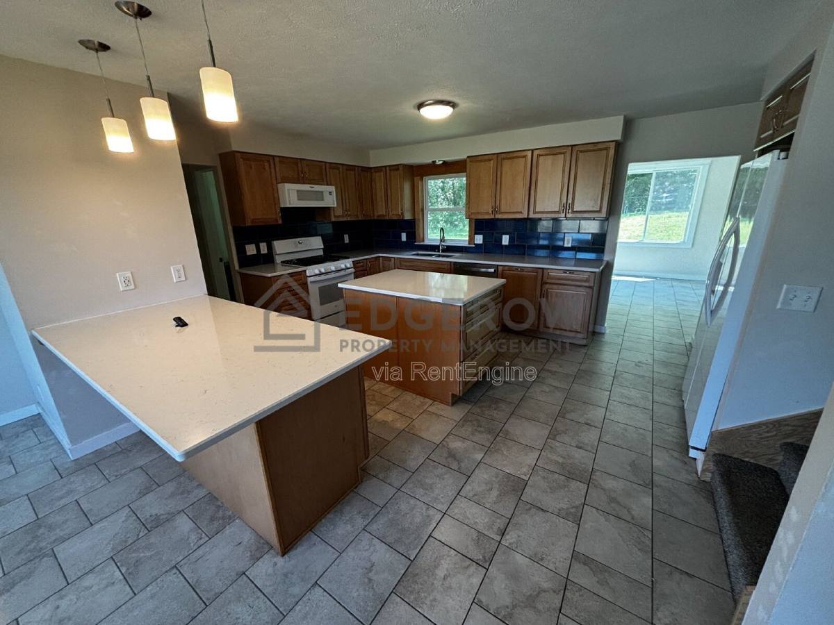 House for rent at 3262 68th St SW, Byron Center, MI 49315