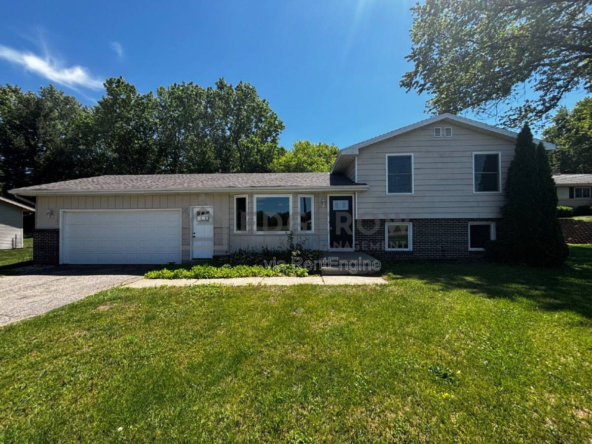 House for rent at 3262 68th St SW, Byron Center, MI 49315