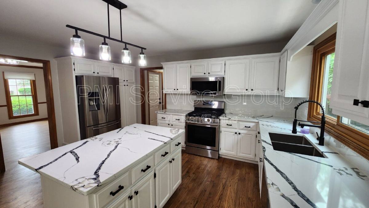 House for rent at 3467 Charlemaine Dr, Aurora, IL 60504