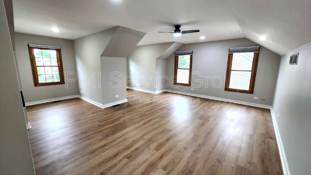 House for rent at 3467 Charlemaine Dr, Aurora, IL 60504