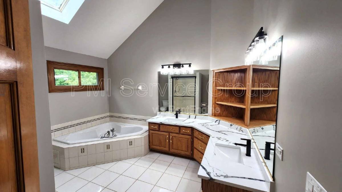House for rent at 3467 Charlemaine Dr, Aurora, IL 60504